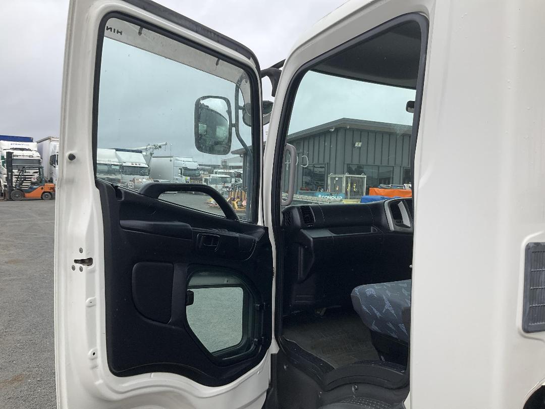 Photo '20' of Hino Ranger Flat Deck Crane Photo '20' of Hino Ranger Flat Deck Crane