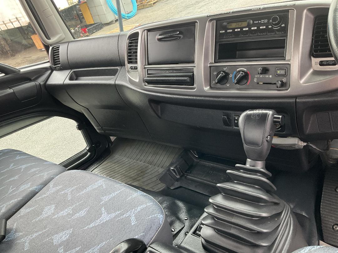 Photo '17' of Hino Ranger Flat Deck Crane Photo '17' of Hino Ranger Flat Deck Crane