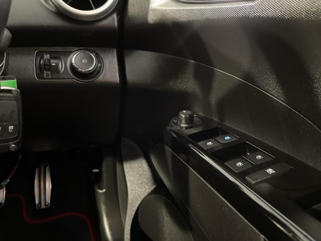 Photo '25' of Holden Barina RS