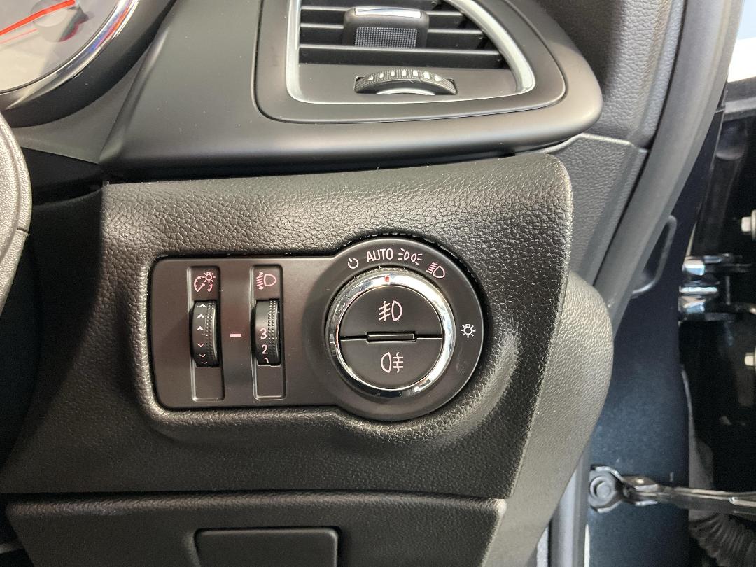 Photo '29' of Holden Cascada Photo '29' of Holden Cascada