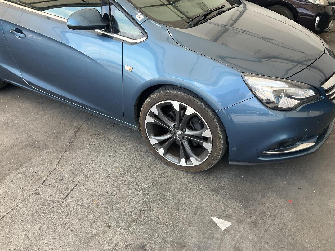 Photo '3' of Holden Cascada