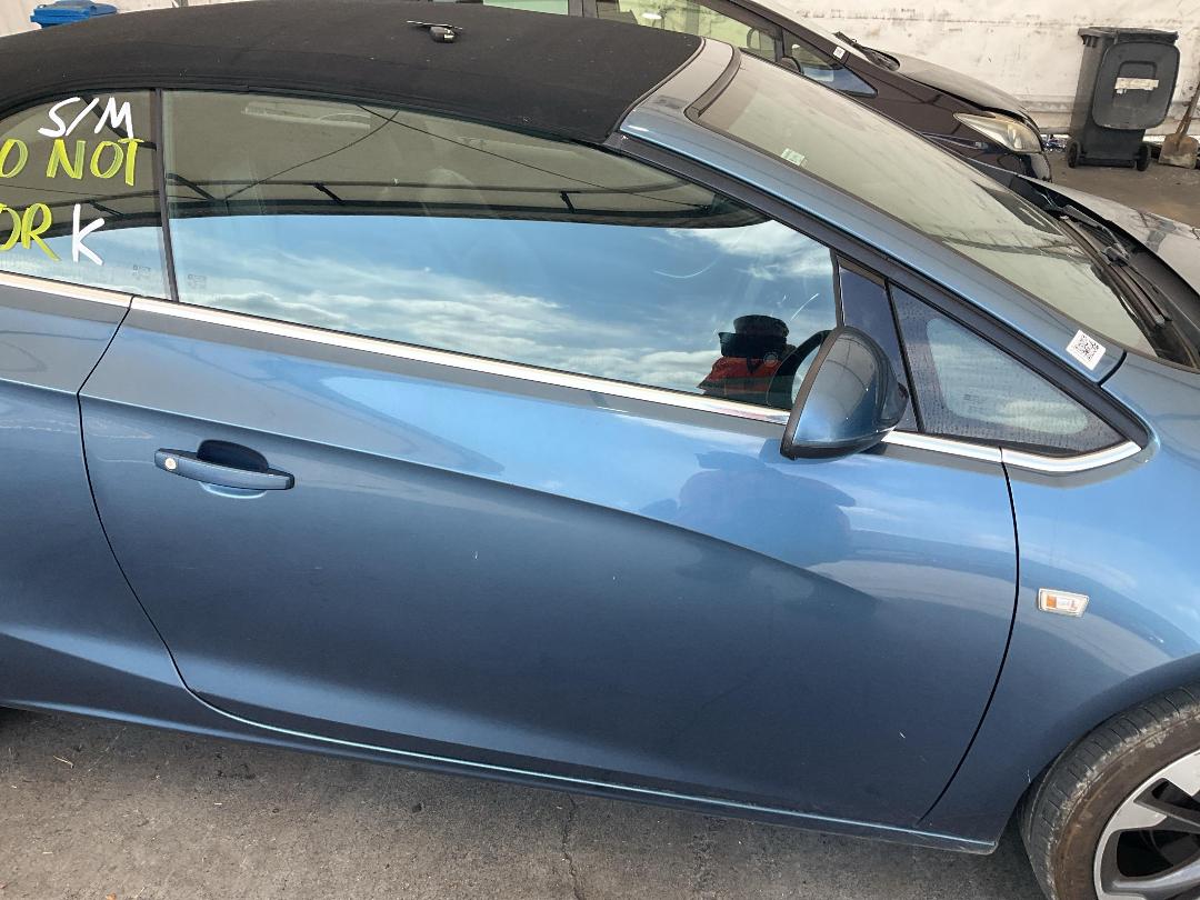 Photo '4' of Holden Cascada