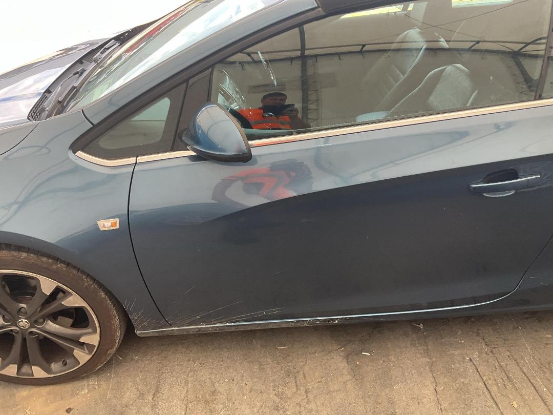 Photo '8' of Holden Cascada