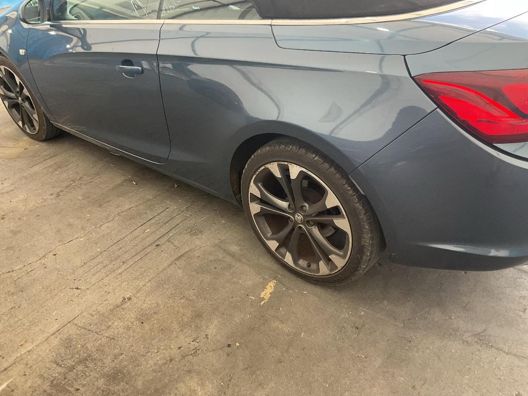 Photo '10' of Holden Cascada