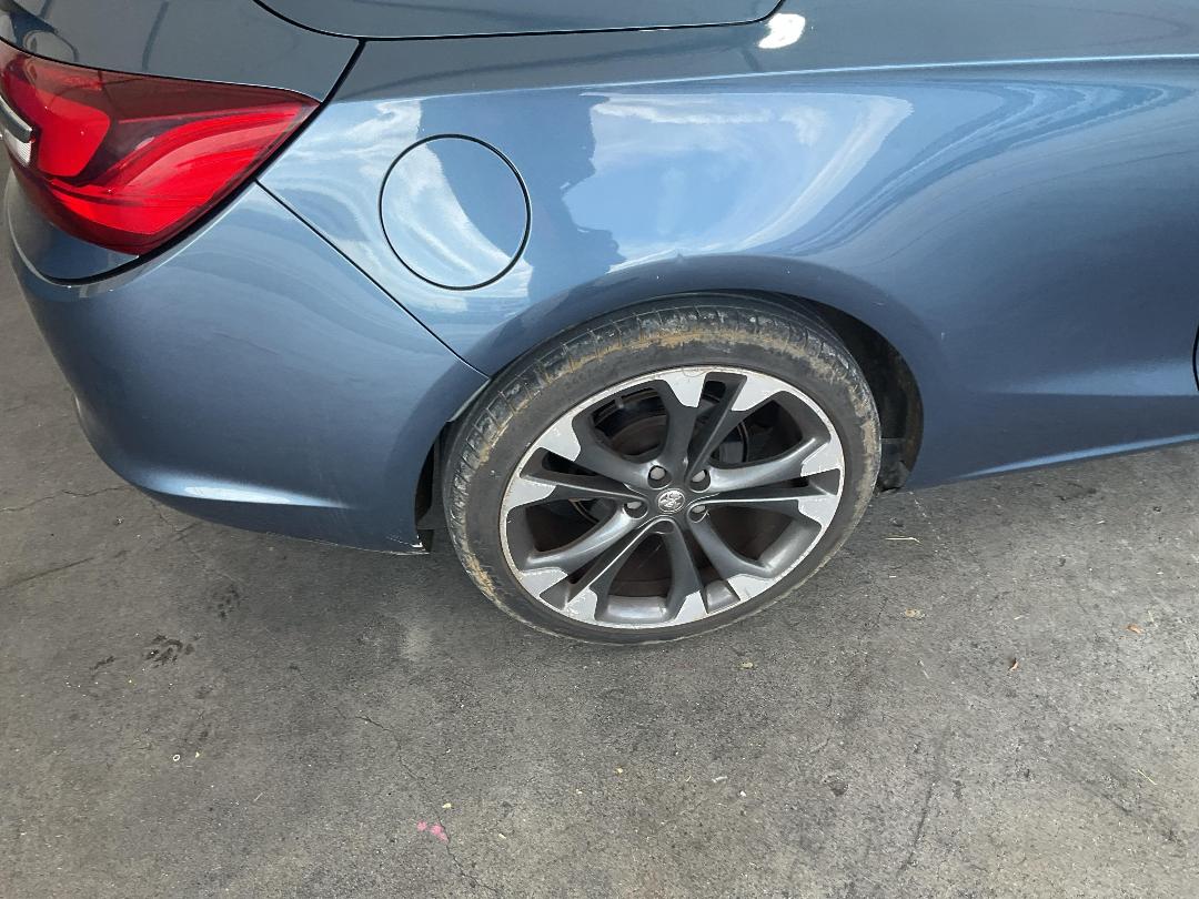 Photo '13' of Holden Cascada