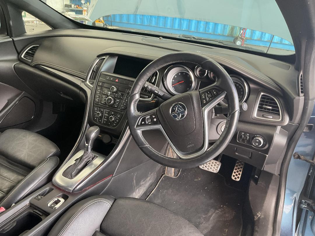 Photo '21' of Holden Cascada