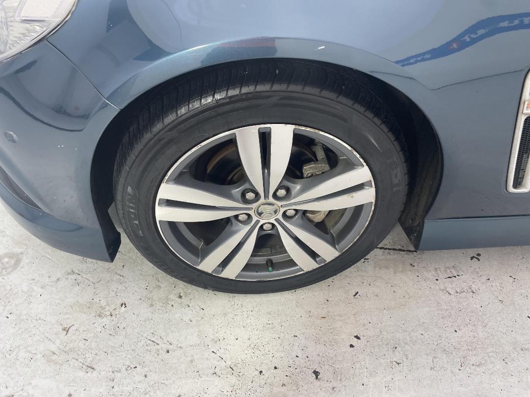 Photo '10' of Holden Commodore Photo '10' of Holden Commodore