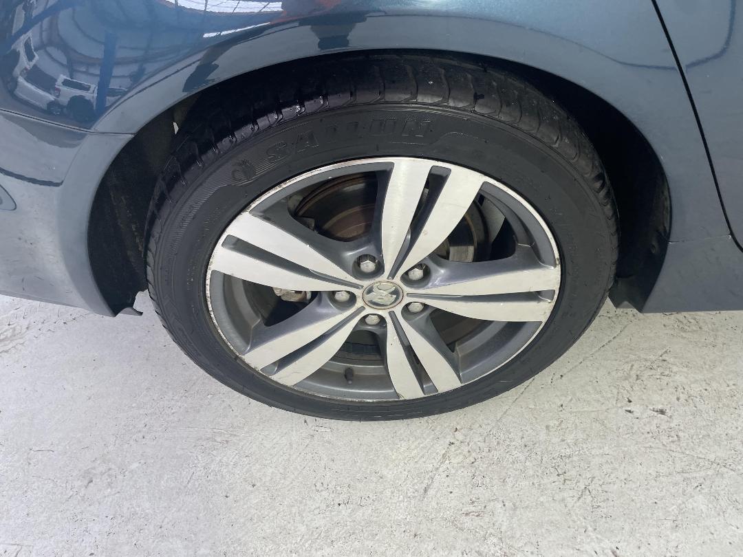 Photo '12' of Holden Commodore Photo '12' of Holden Commodore