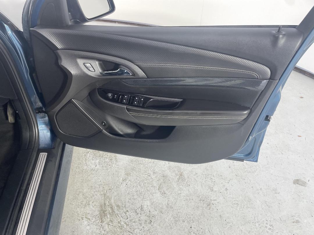 Photo '15' of Holden Commodore Photo '15' of Holden Commodore