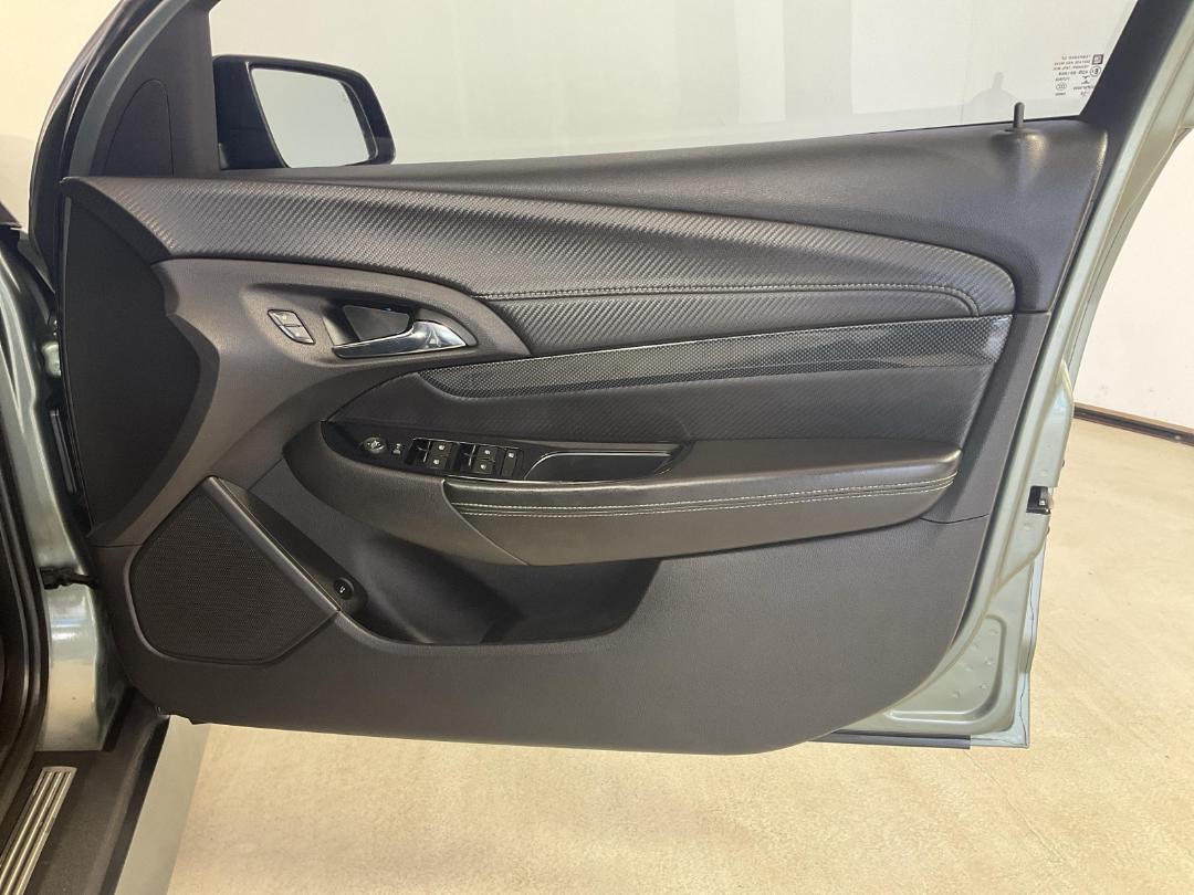 Photo '15' of Holden Commodore Photo '15' of Holden Commodore