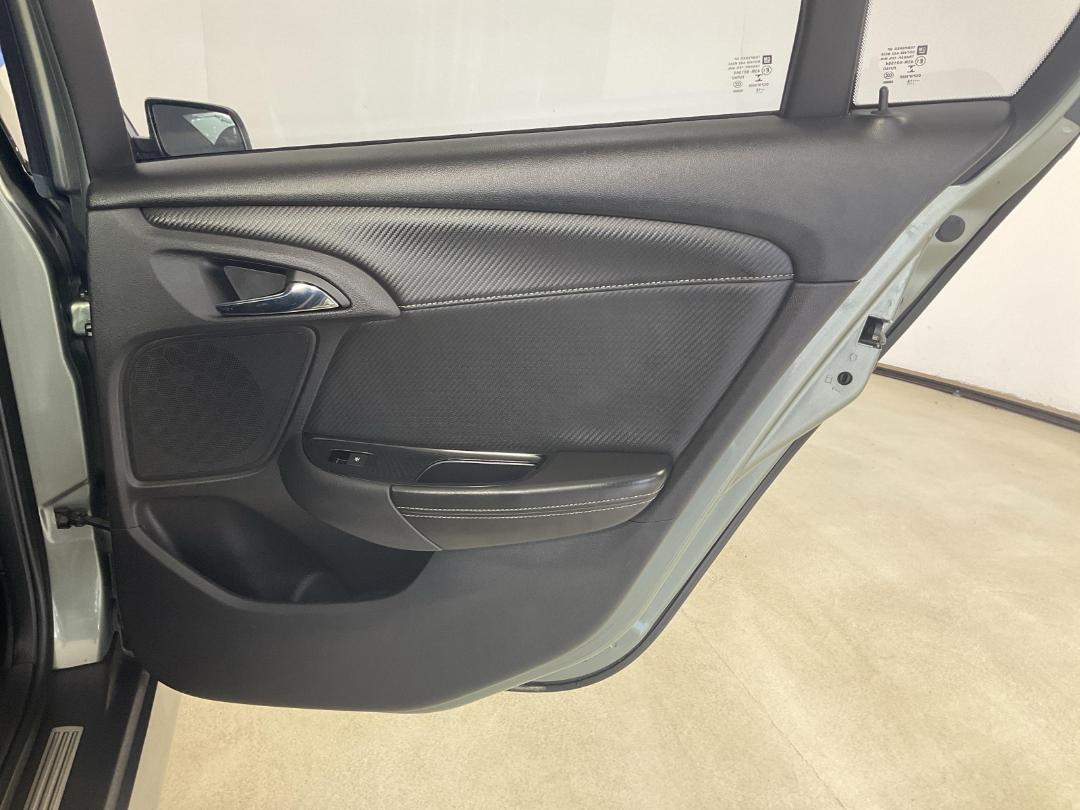 Photo '19' of Holden Commodore Photo '19' of Holden Commodore