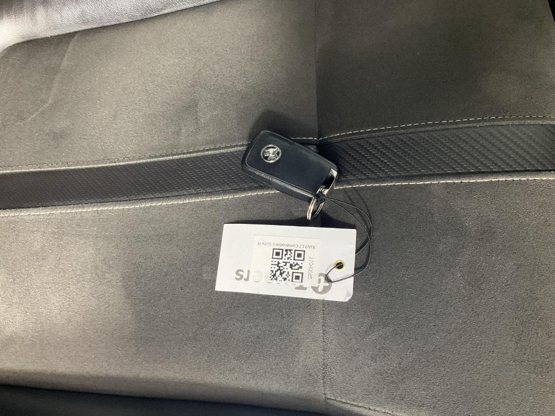 Photo '22' of Holden Commodore Photo '22' of Holden Commodore