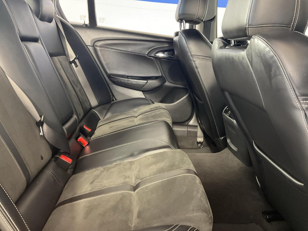 Photo '20' of Holden Commodore Photo '20' of Holden Commodore