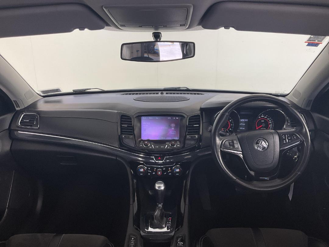 Photo '17' of Holden Commodore Photo '17' of Holden Commodore