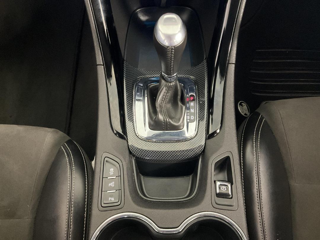 Photo '18' of Holden Commodore Photo '18' of Holden Commodore