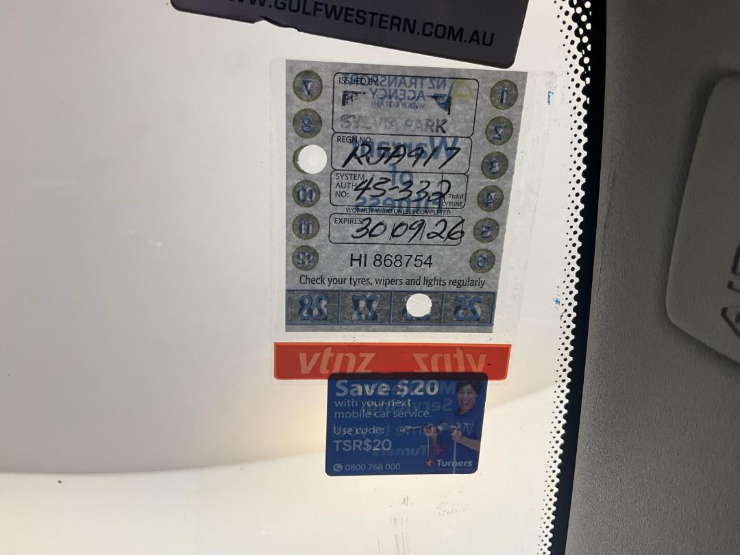 Photo '23' of Holden Commodore Photo '23' of Holden Commodore