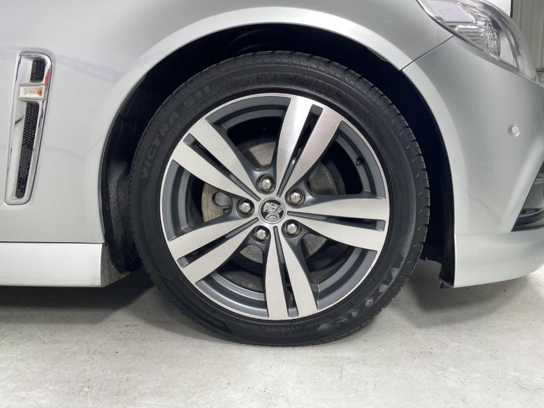 Photo '9' of Holden Commodore Photo '9' of Holden Commodore