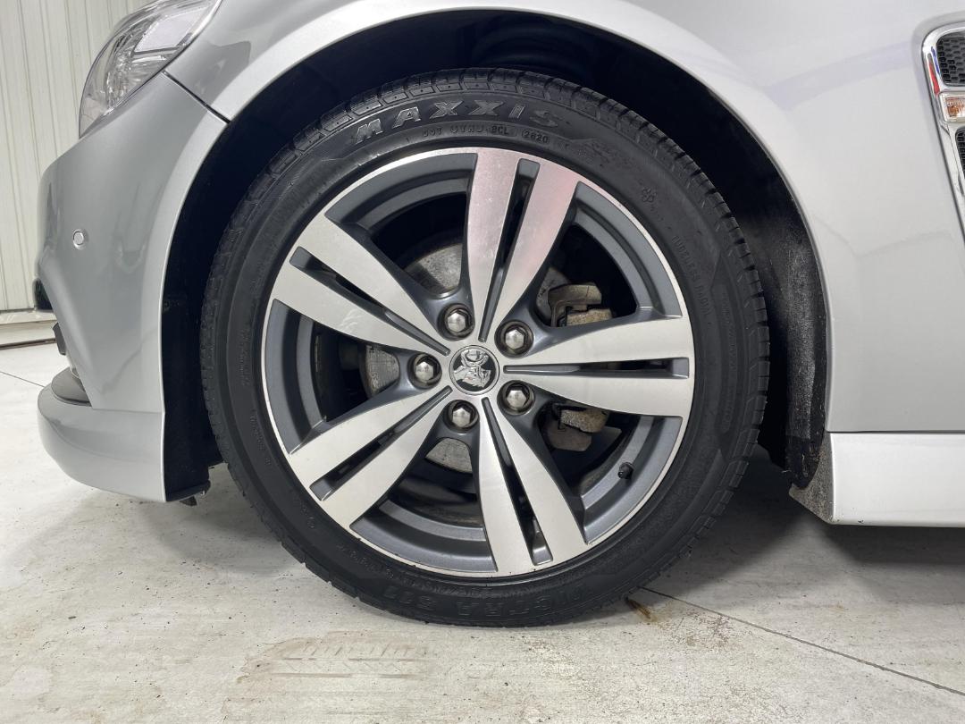 Photo '10' of Holden Commodore Photo '10' of Holden Commodore