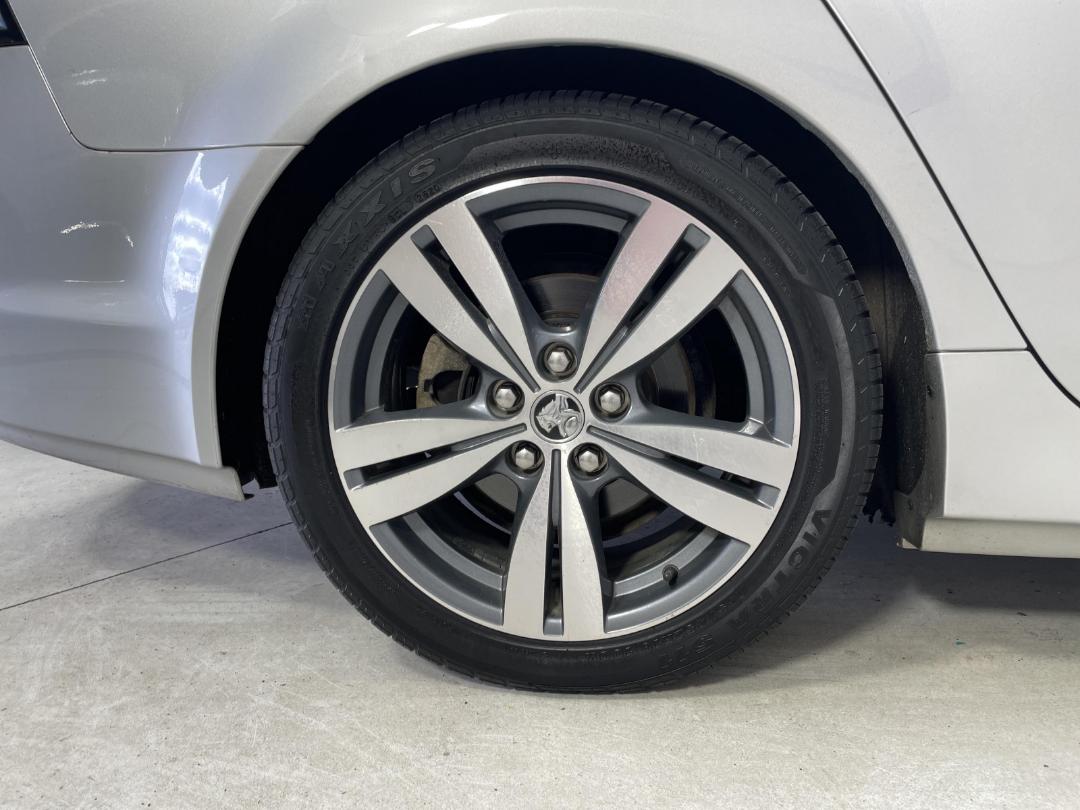 Photo '12' of Holden Commodore Photo '12' of Holden Commodore