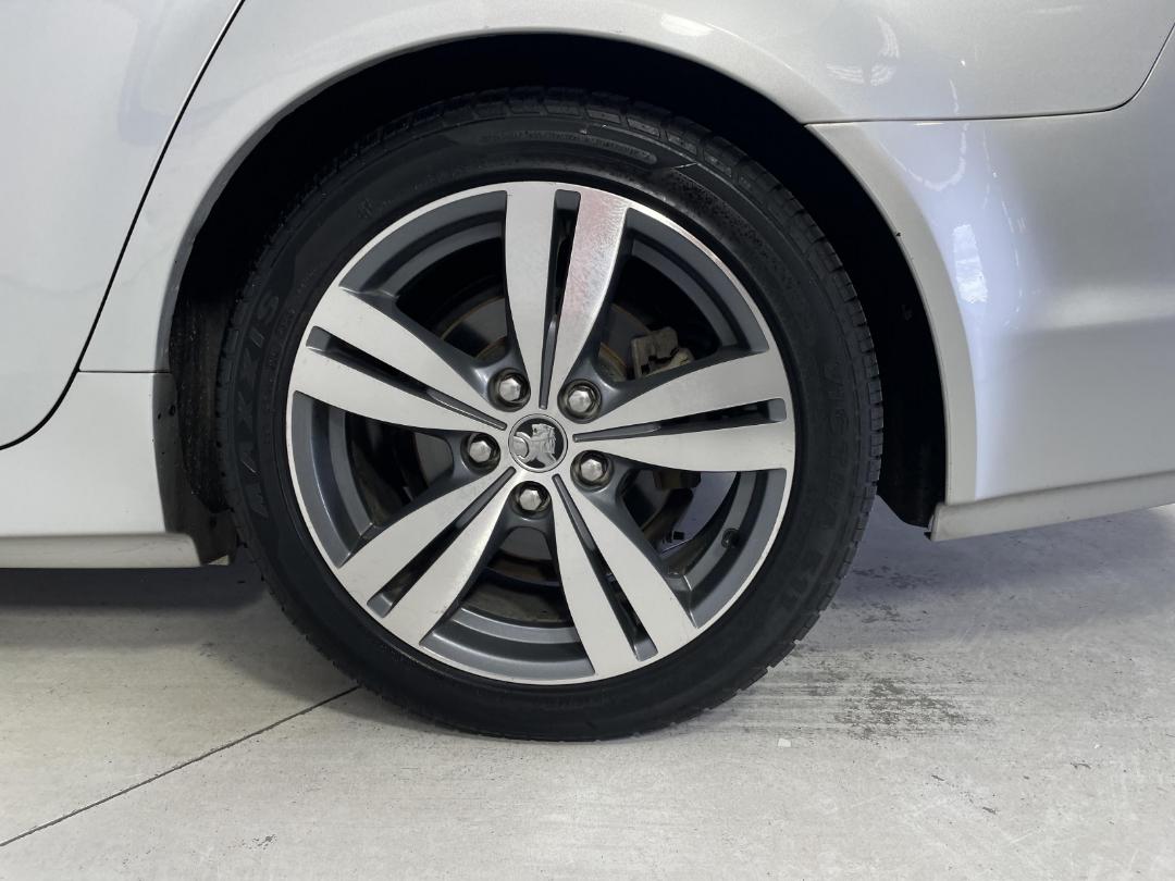 Photo '11' of Holden Commodore Photo '11' of Holden Commodore