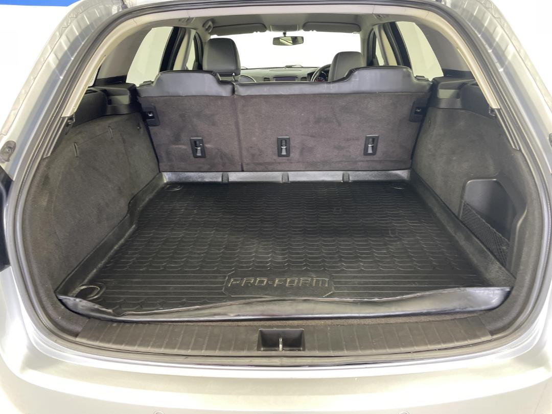 Photo '14' of Holden Commodore Photo '14' of Holden Commodore