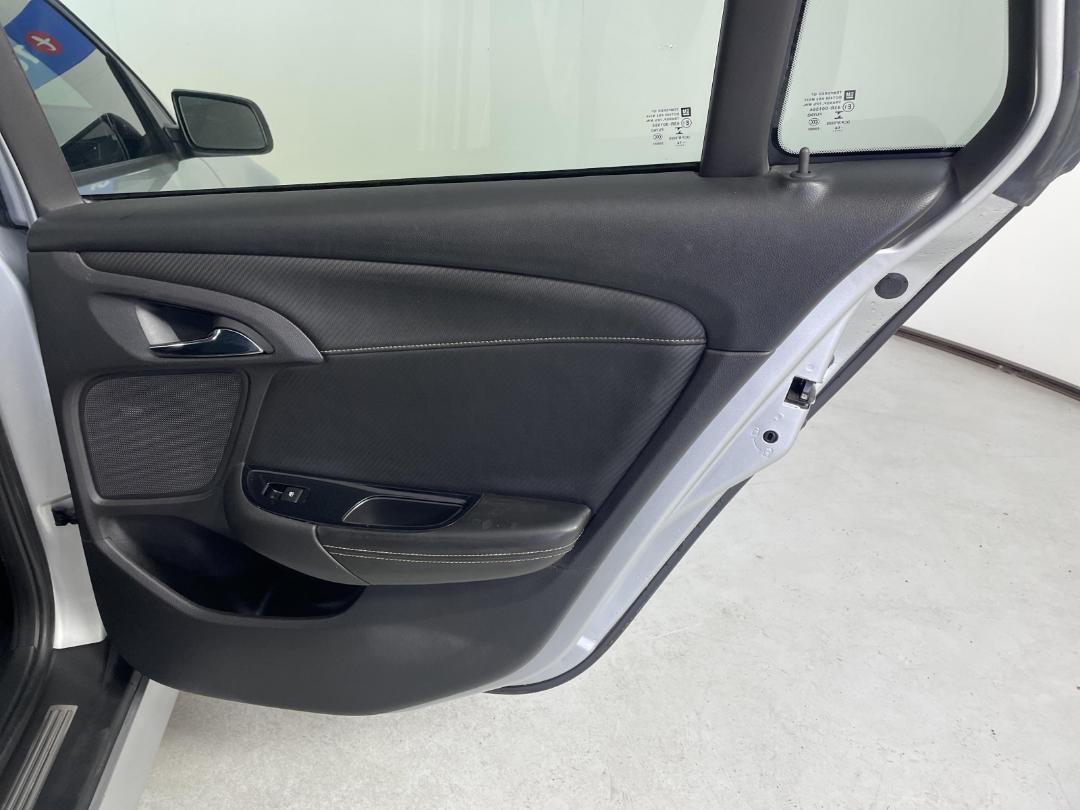 Photo '19' of Holden Commodore Photo '19' of Holden Commodore