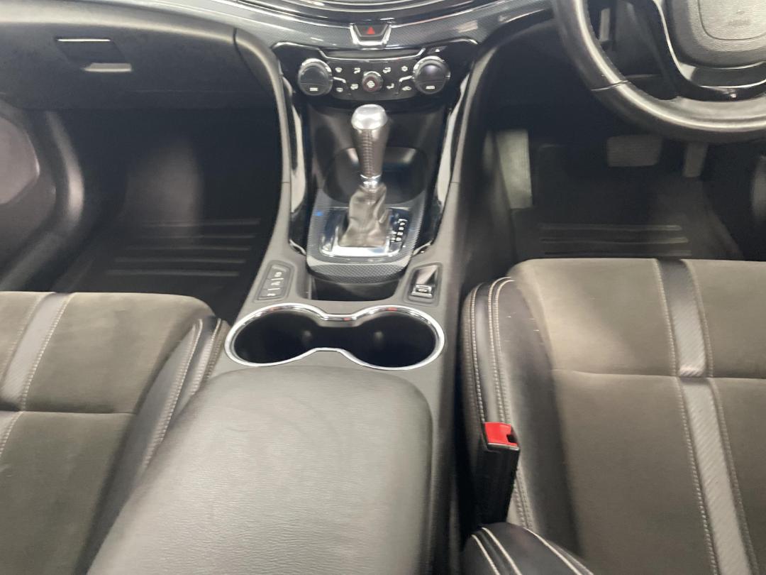 Photo '18' of Holden Commodore Photo '18' of Holden Commodore