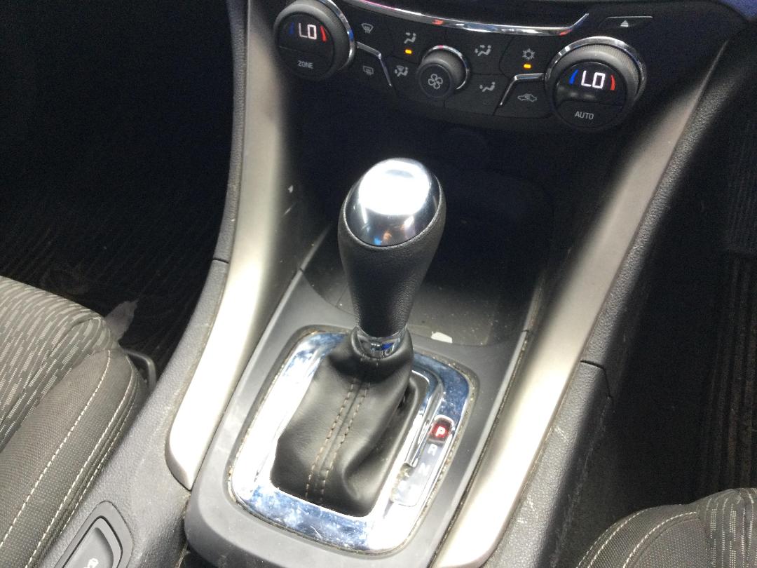 Photo '10' of Holden Commodore VF Evoke V6