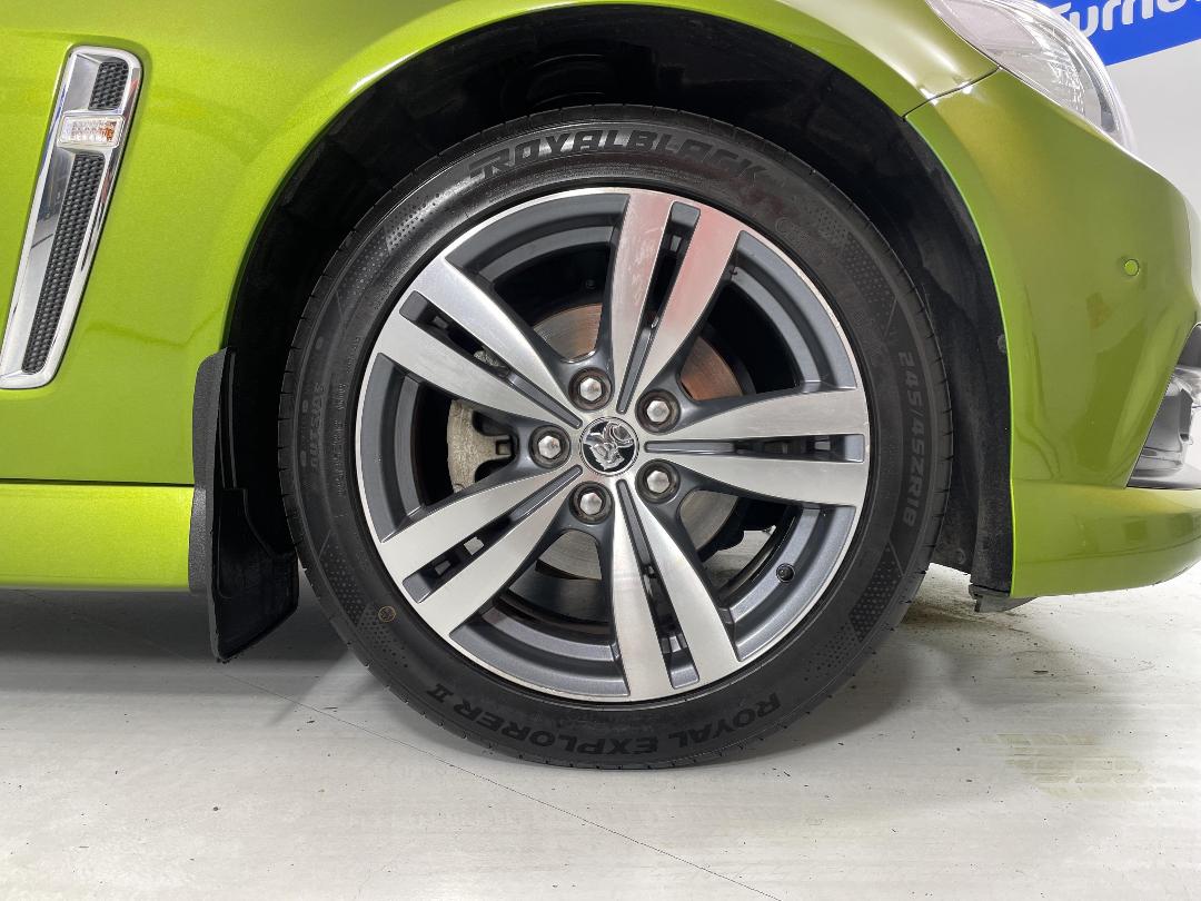 Photo '9' of Holden Commodore Photo '9' of Holden Commodore