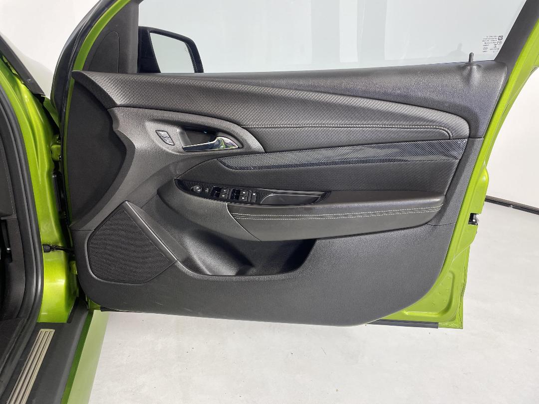 Photo '15' of Holden Commodore Photo '15' of Holden Commodore