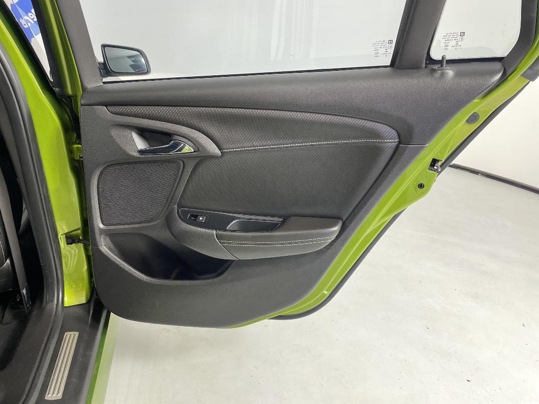 Photo '19' of Holden Commodore Photo '19' of Holden Commodore