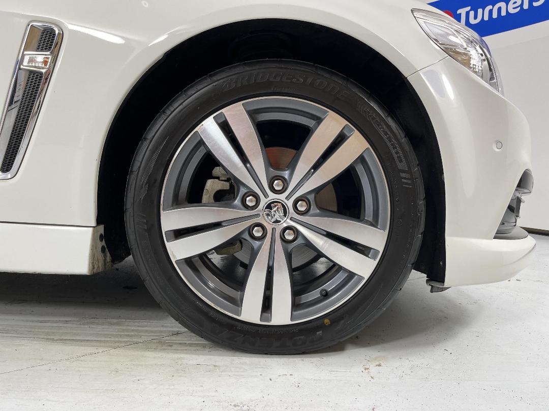 Photo '9' of Holden Commodore Photo '9' of Holden Commodore