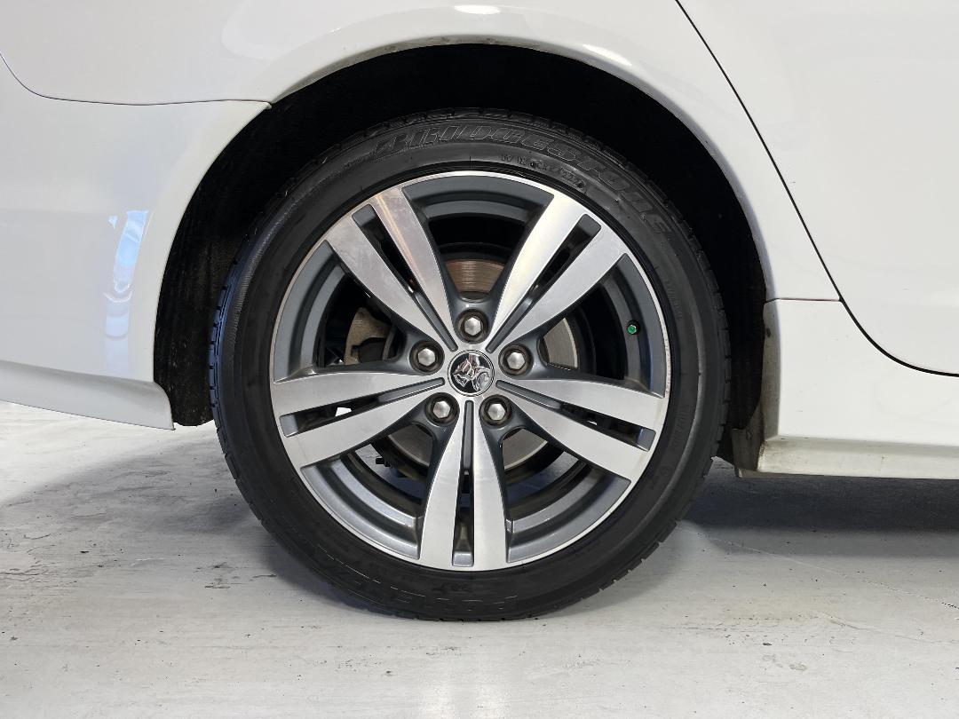 Photo '12' of Holden Commodore Photo '12' of Holden Commodore