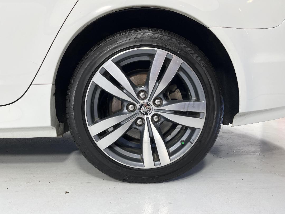 Photo '11' of Holden Commodore Photo '11' of Holden Commodore