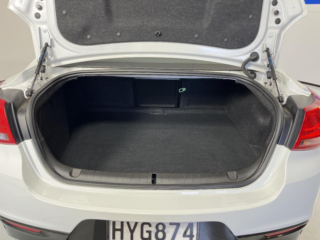 Photo '14' of Holden Commodore Photo '14' of Holden Commodore