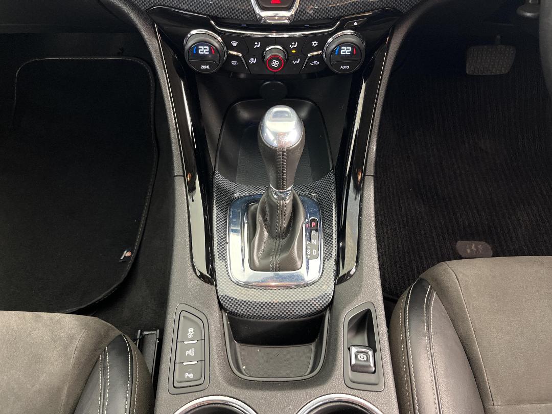 Photo '18' of Holden Commodore Photo '18' of Holden Commodore