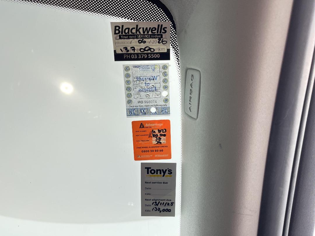 Photo '31' of Holden Commodore Photo '31' of Holden Commodore