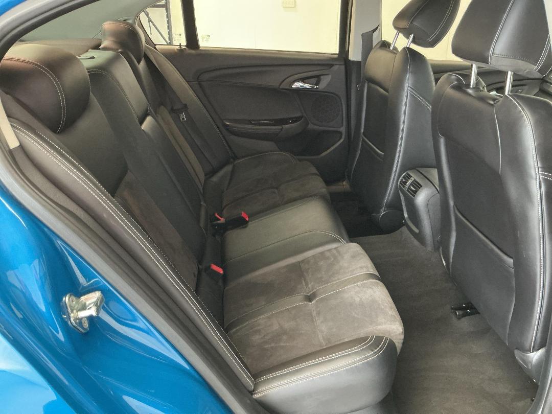 Photo '20' of Holden Commodore Photo '20' of Holden Commodore