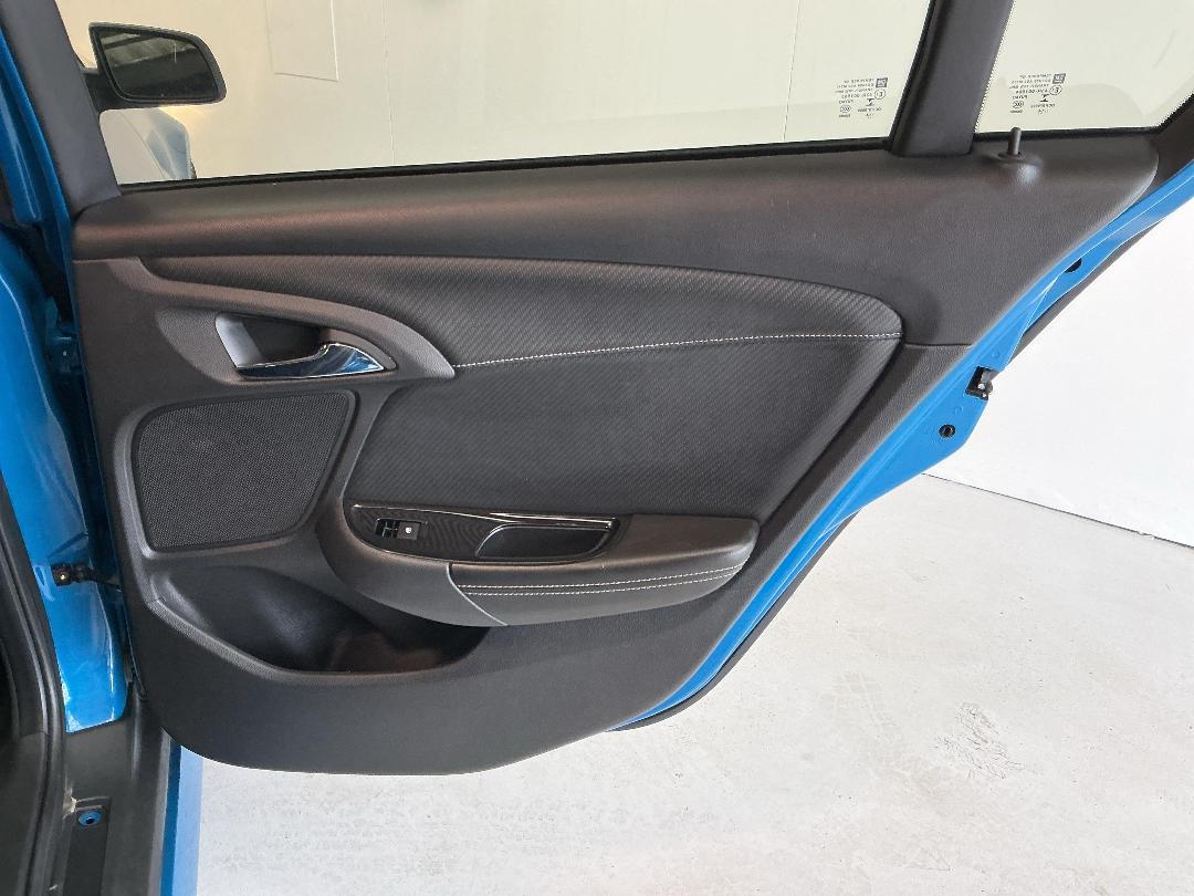 Photo '19' of Holden Commodore Photo '19' of Holden Commodore