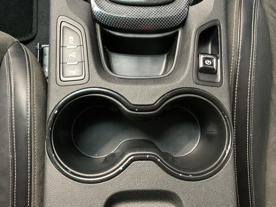 Photo '24' of Holden Commodore Photo '24' of Holden Commodore