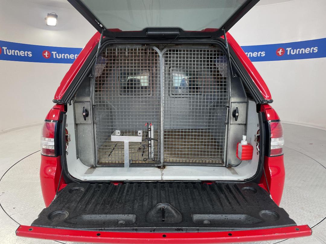 Photo '14' of Holden Commodore Photo '14' of Holden Commodore