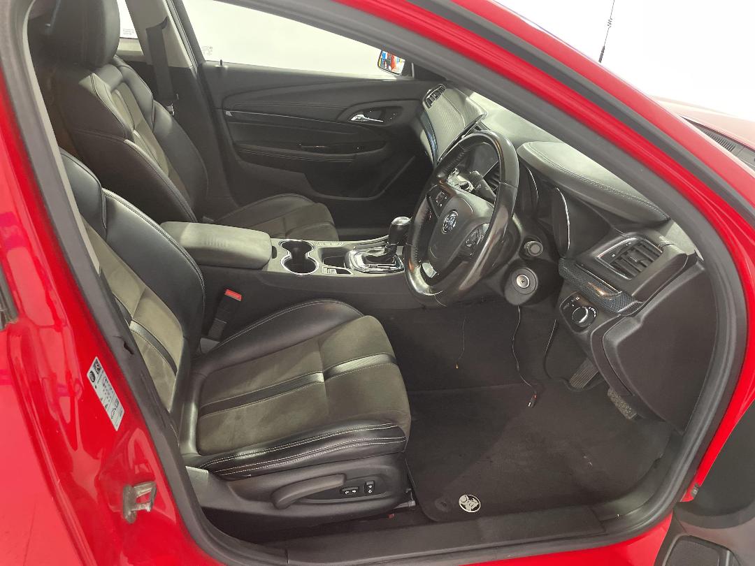 Photo '16' of Holden Commodore Photo '16' of Holden Commodore