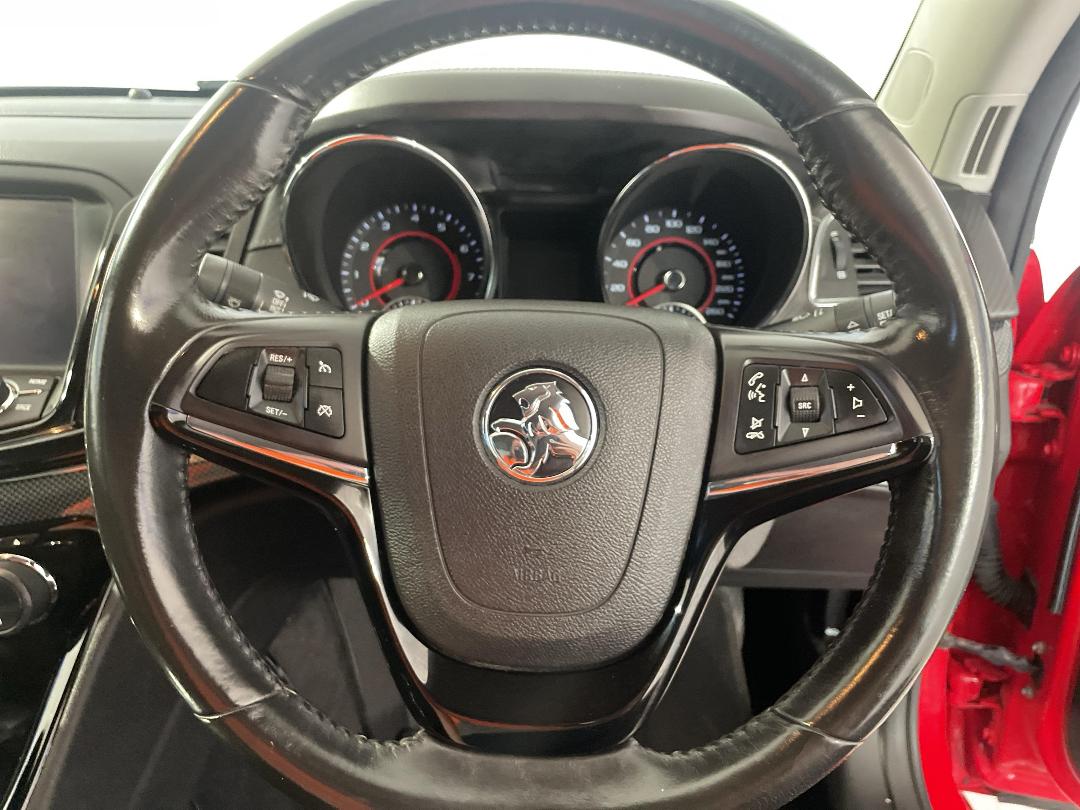 Photo '25' of Holden Commodore Photo '25' of Holden Commodore