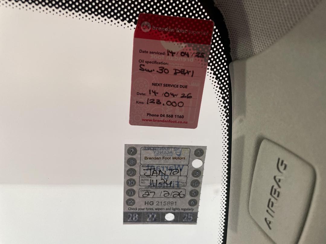 Photo '31' of Holden Commodore Photo '31' of Holden Commodore