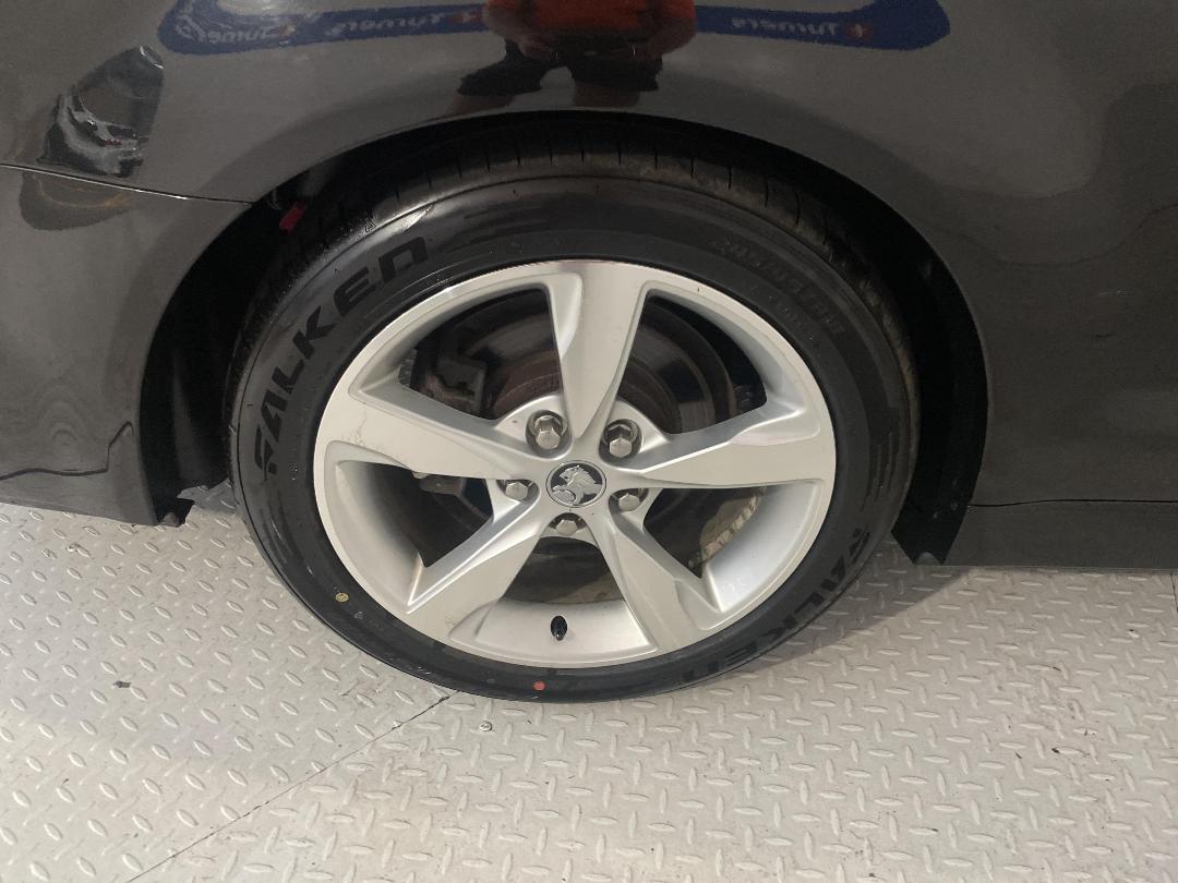 Photo '12' of Holden Commodore Photo '12' of Holden Commodore