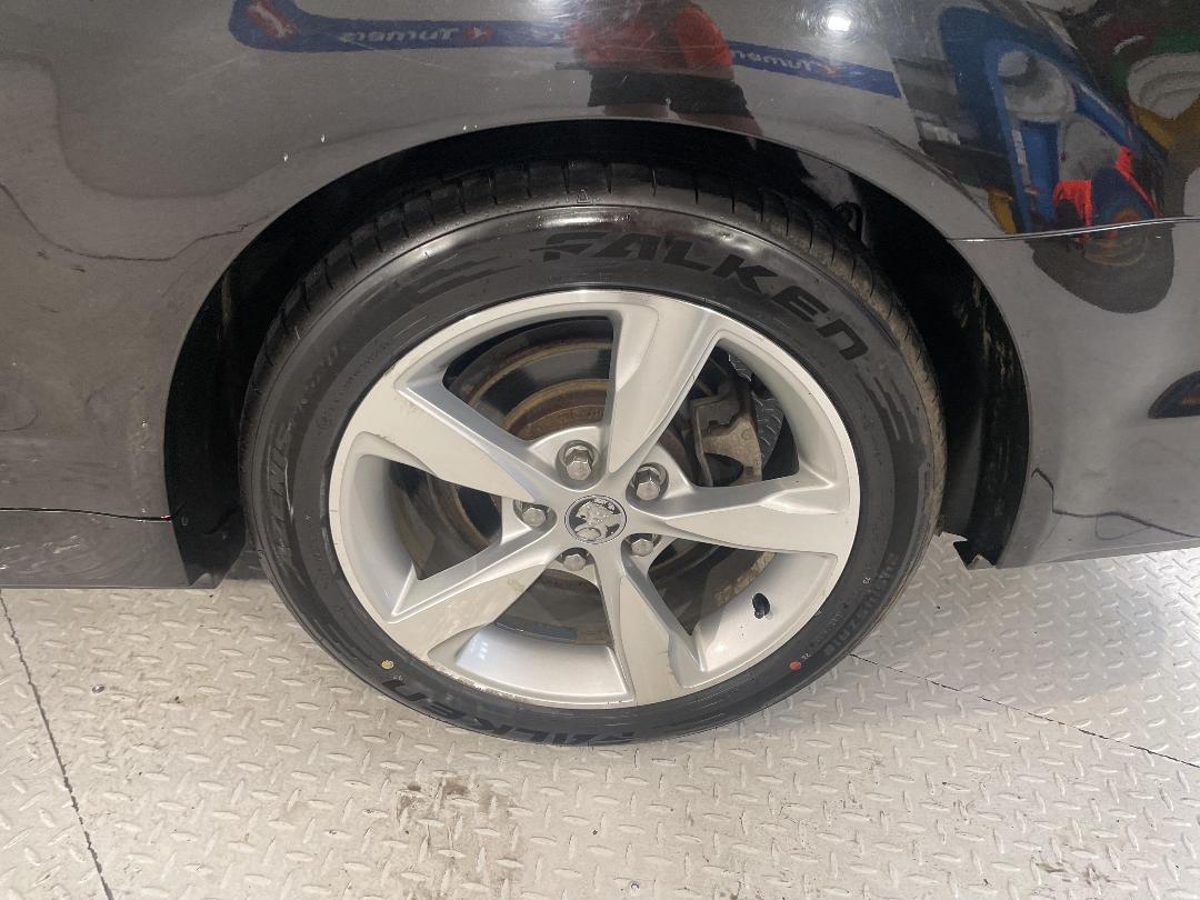 Photo '11' of Holden Commodore Photo '11' of Holden Commodore