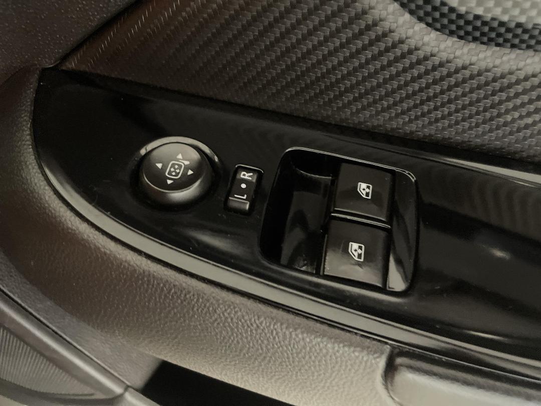 Photo '21' of Holden Commodore Photo '21' of Holden Commodore