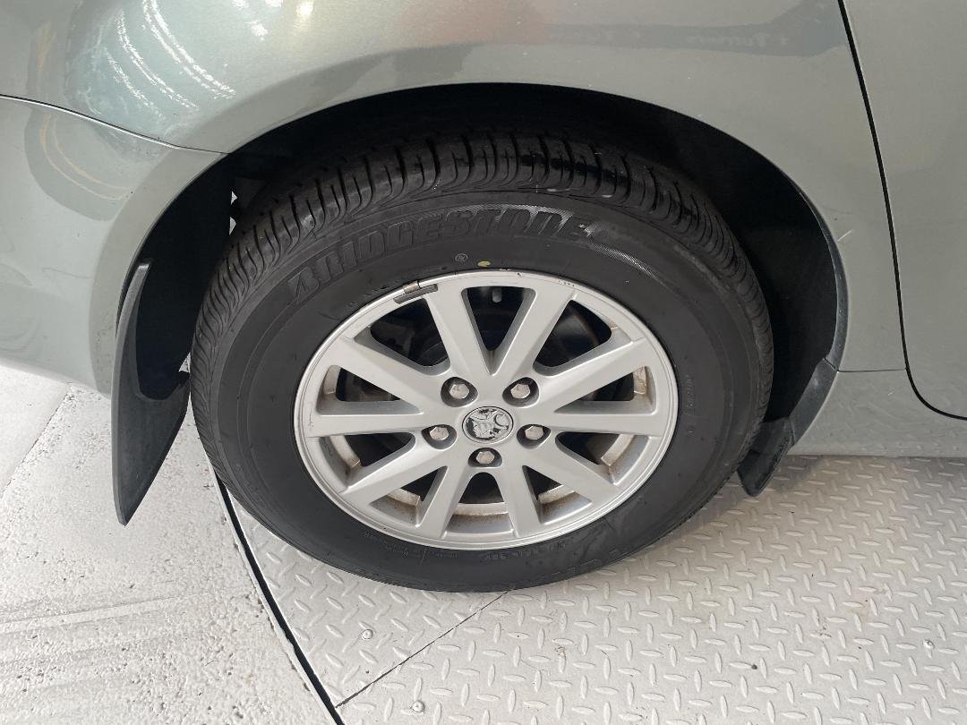 Photo '12' of Holden Commodore Photo '12' of Holden Commodore