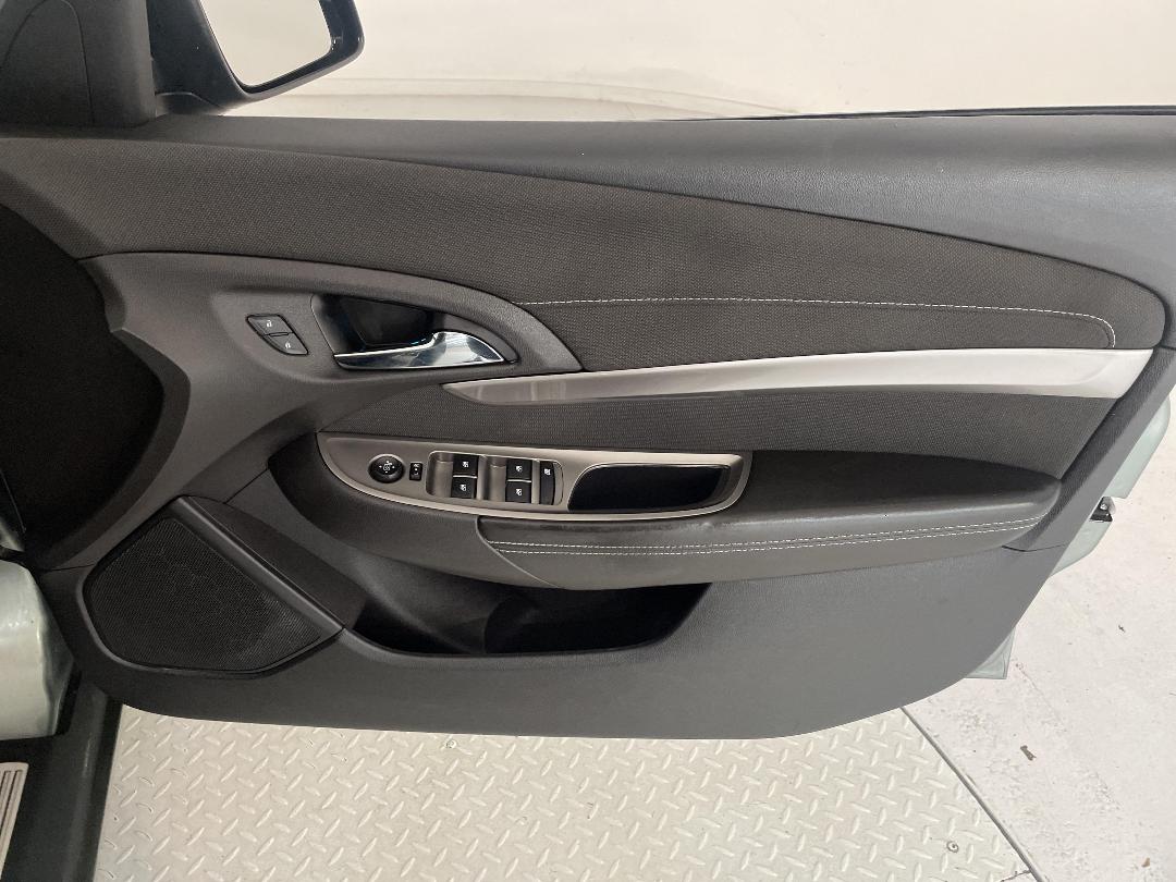 Photo '15' of Holden Commodore Photo '15' of Holden Commodore