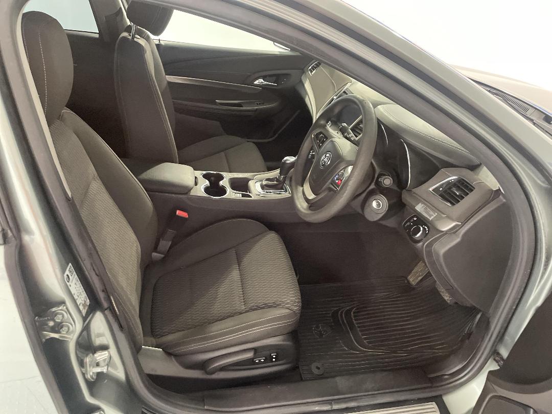 Photo '16' of Holden Commodore Photo '16' of Holden Commodore